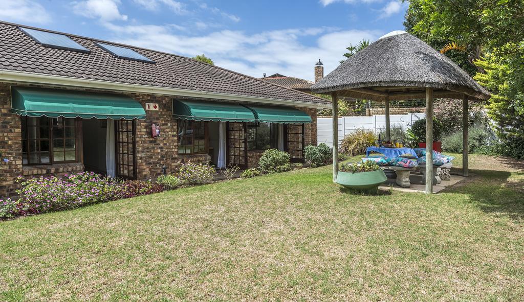 Summer Blue Guesthouse Port Elizabeth Exterior photo