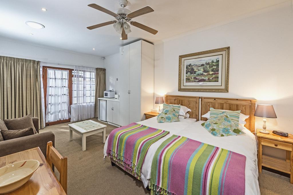 Summer Blue Guesthouse Port Elizabeth Exterior photo